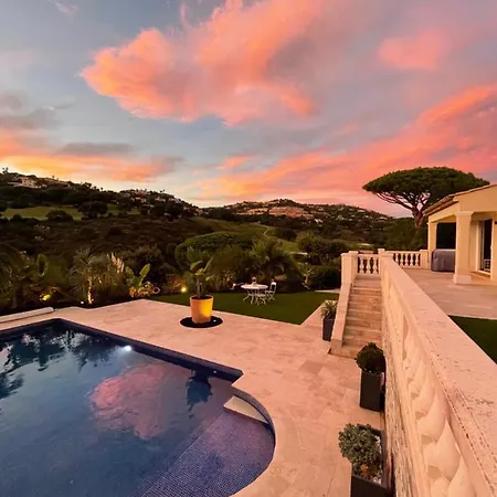 Avec Piscine Sur Le Golf Villa